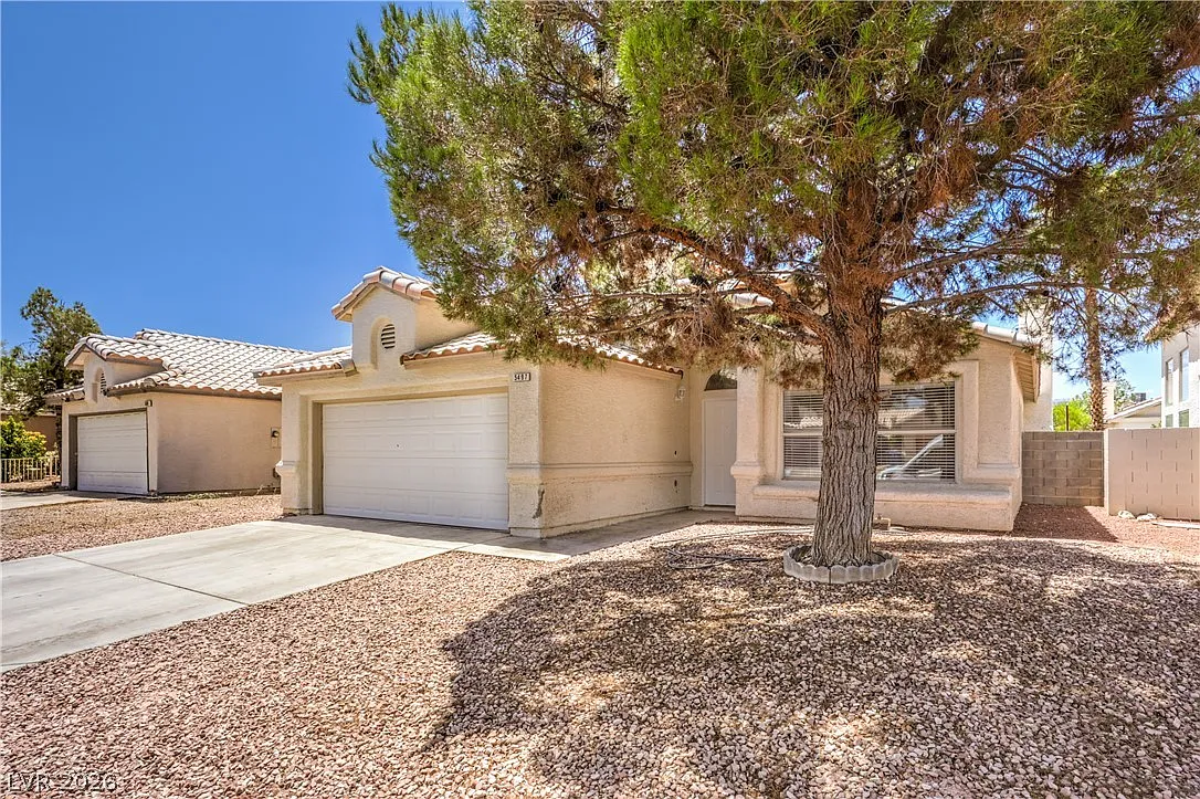 3 bed, 2.0 bath, 1595 sqft, $1,990 — Photo 2