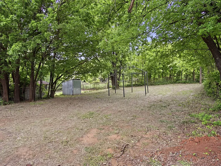 1305 Bellevidere Dr — Photo 22