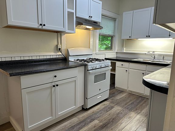 2nd image of 110 Heights Ct Unit 6