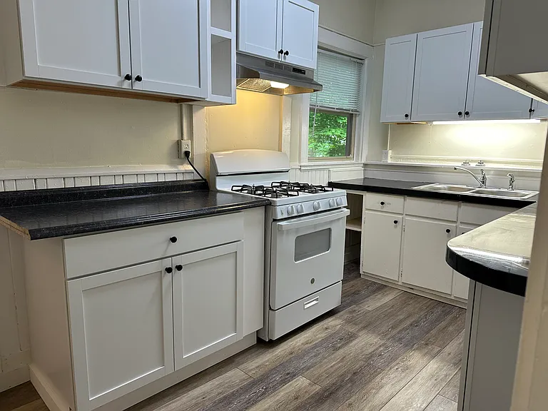 110 Heights Ct #6 — Photo 2
