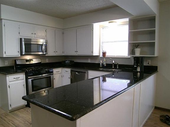 4th image of 731 NW Tarrant Ave