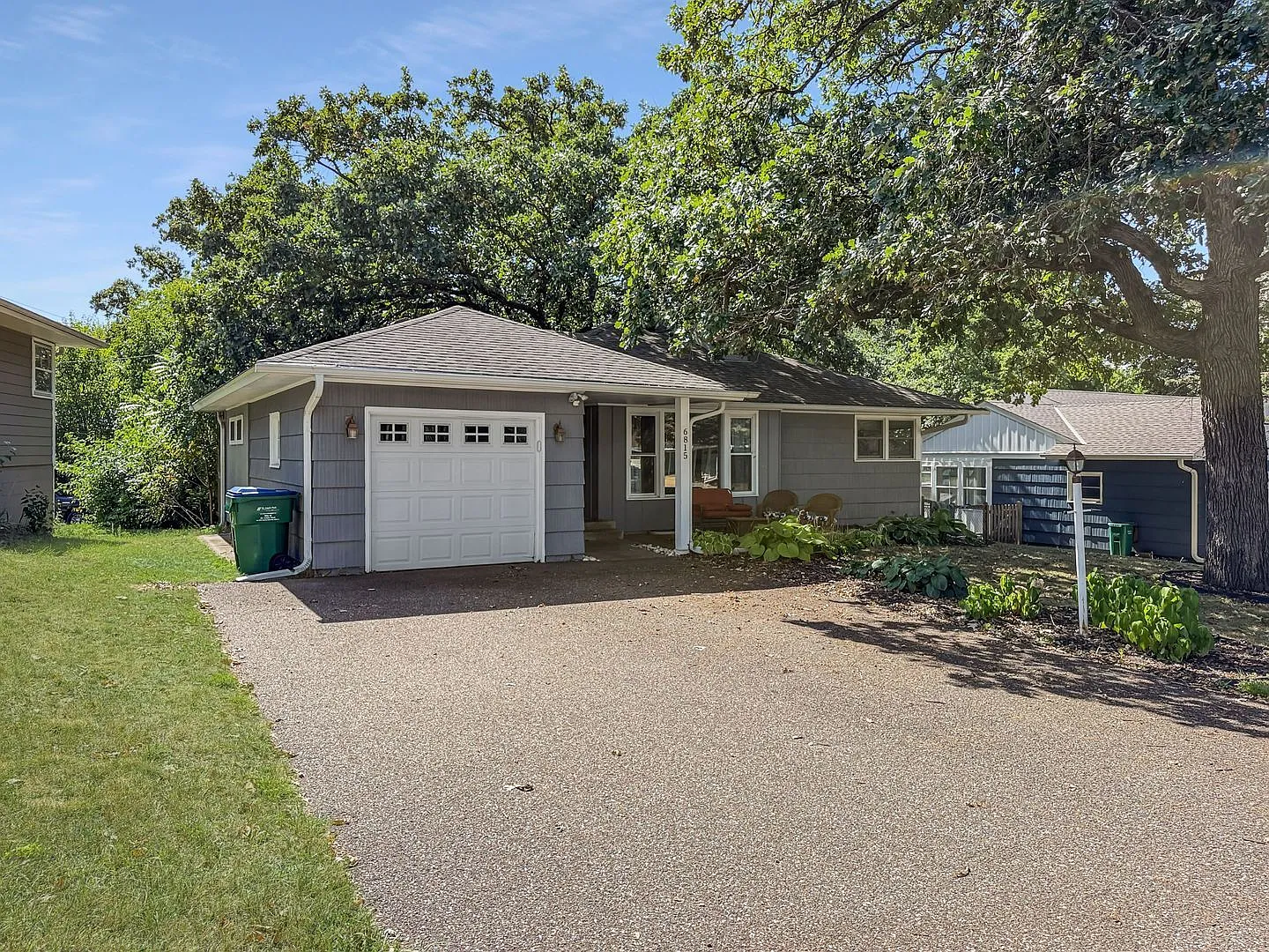 3 bed, 2.0 bath, 1806 sqft, $2,695 — Photo 2