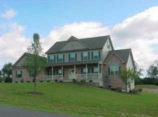 111 Chase Hollow Dr, Nazareth, PA 18064