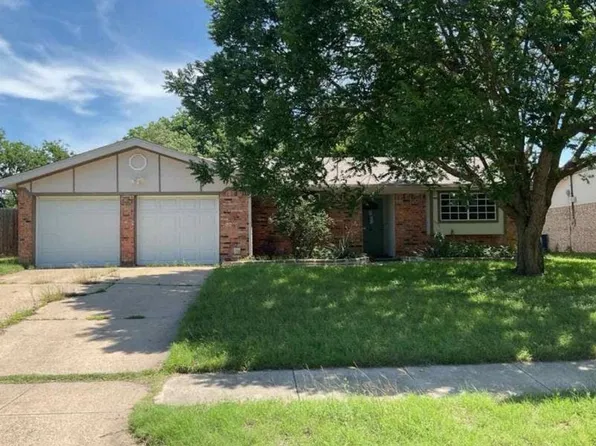 512 NW Sandra Ln, Burleson, TX 76028
