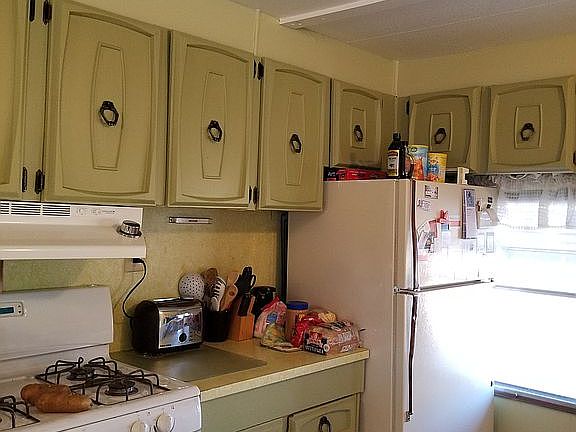 Room for small kitchen dinette