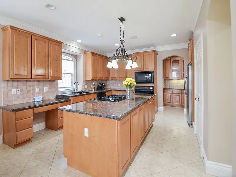 5835 Stratford Gardens Dr — Photo 6