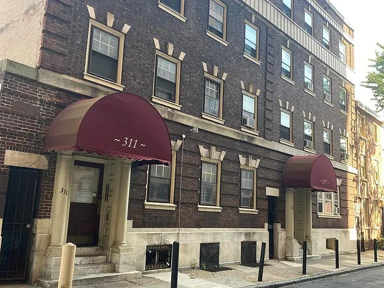 311 S Hicks St #2D — Photo 1