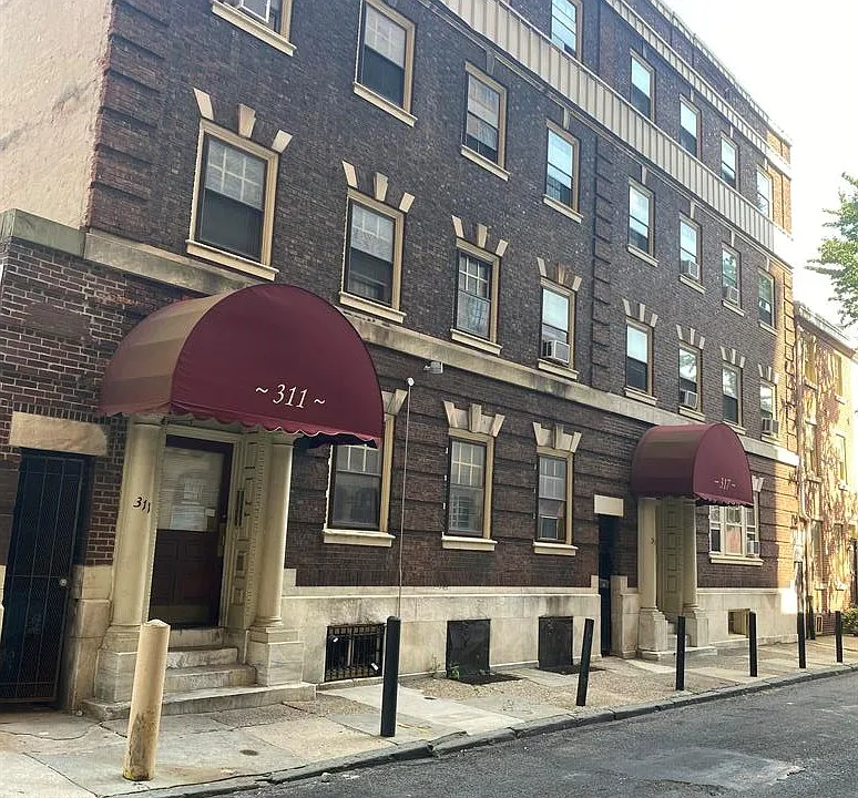 311 S Hicks St #4D