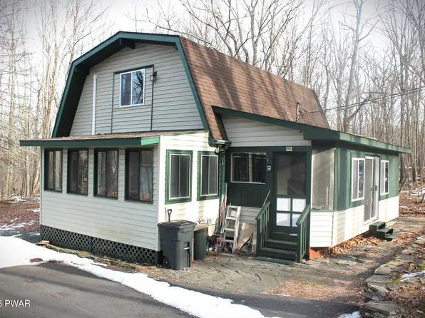 121 Ledgeview Dr, Hawley, PA 18428