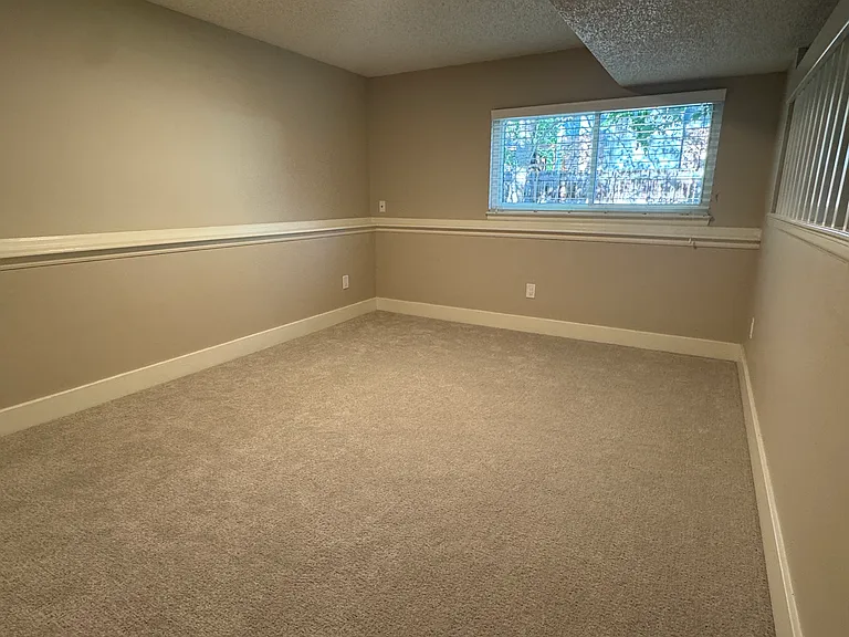 102 Hoover Ave — Photo 14
