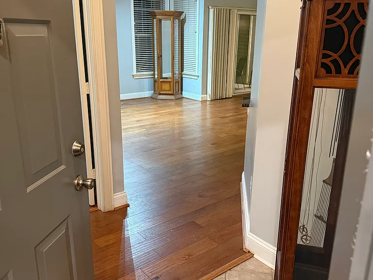 2712 Gresham Way #103 — Photo 10