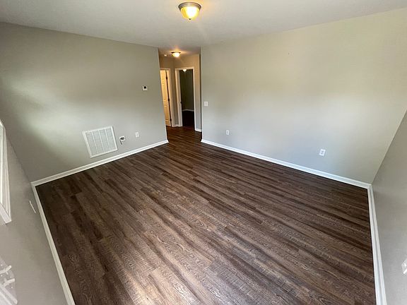 5th image of 704 Ridgecrest Dr NE
