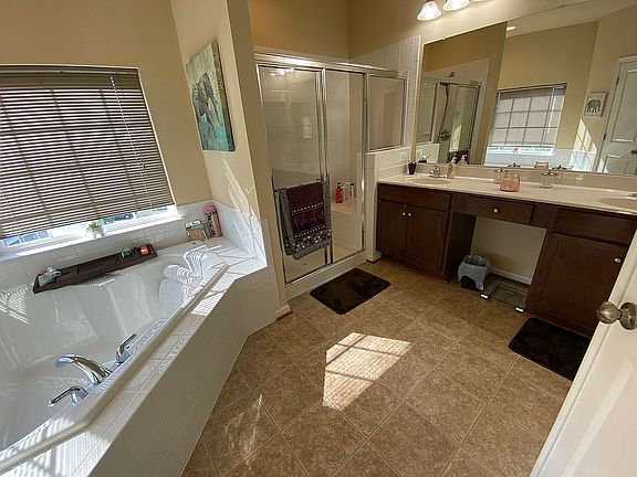3rd image of 340 Woodstream Blvd
