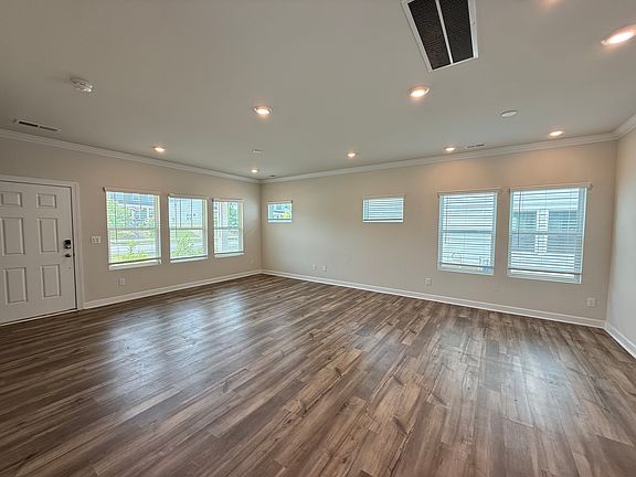 4th image of 525 Nixon Rd