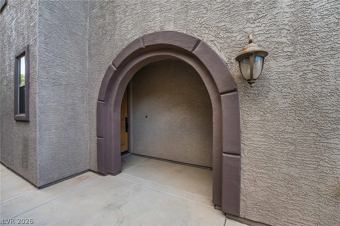 3 bed, 2405 sqft, $2,750 — Photo 3