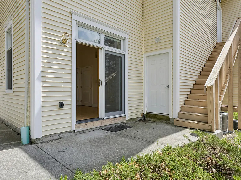136 Main St #R — Photo 17