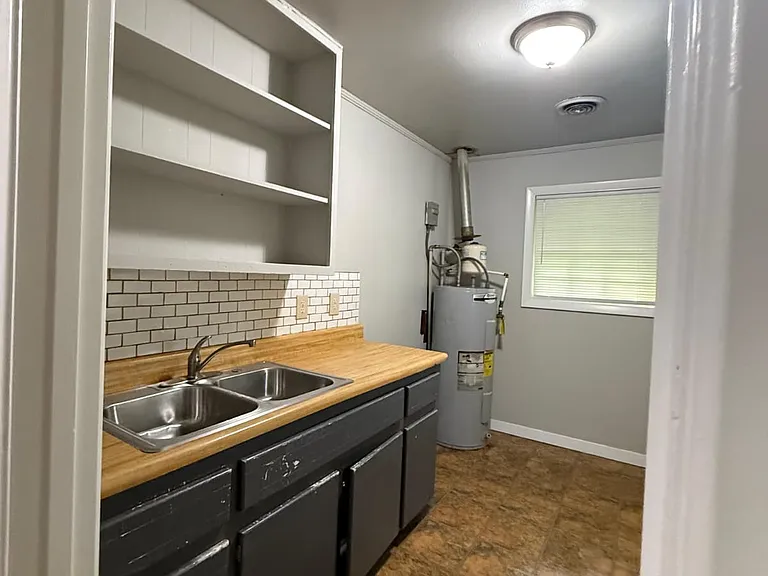 106 Porter St SW #A — Photo 1