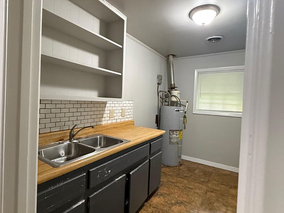 1st image of 106 Porter St SW #A