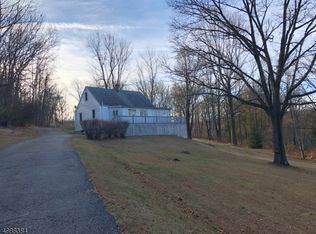 330 Buckhorn Dr, Belvidere, NJ 07823