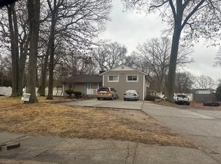135 Oxhead Rd, Centereach, NY 11720