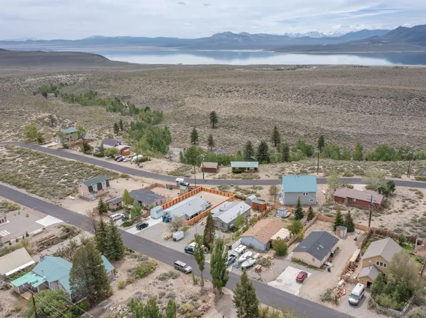 1118 E Mono Lake Dr, Lee Vining, CA 93541