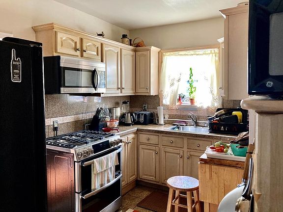 4th image of 12036 178th St