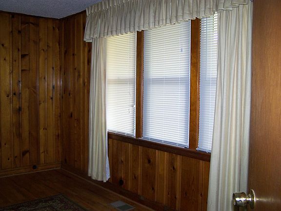 Window dressings provided / Den / TV room