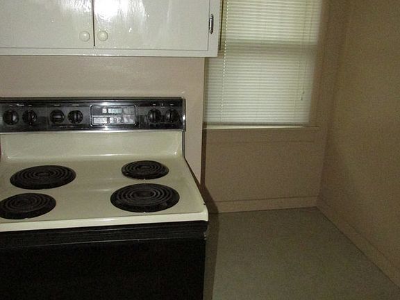 3rd image of 2418 SE Maryland Ave