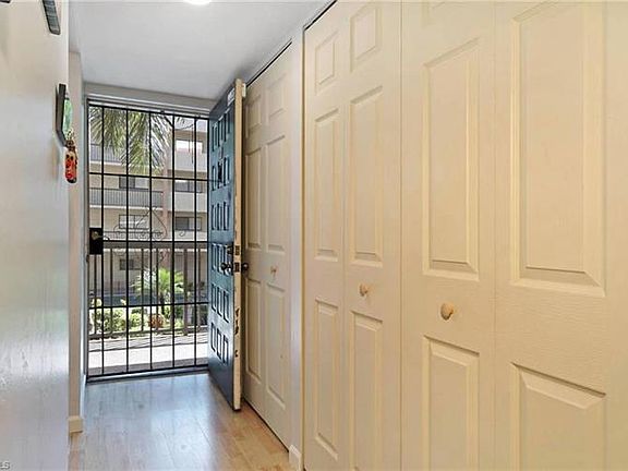 3rd image of 2121 Collier Ave #2