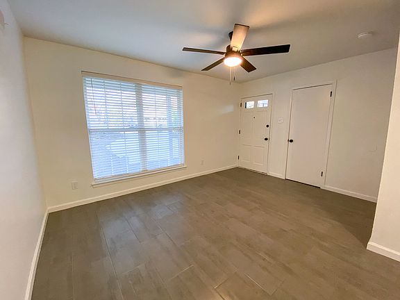 5th image of 2563 Oxford Ave