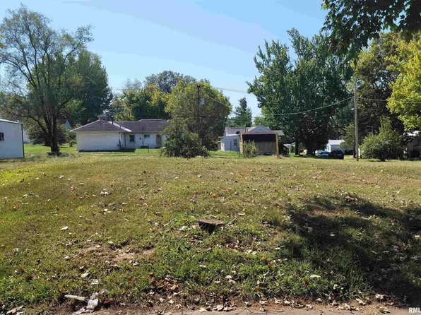 411 E Main St, Mc Leansboro, IL 62859