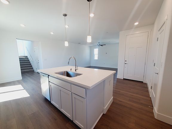 3rd image of 2194 Grady Cir