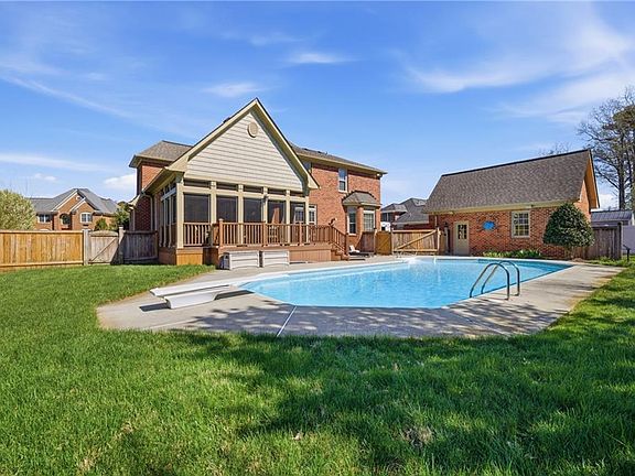 3rd image of 827 Waterfall Way