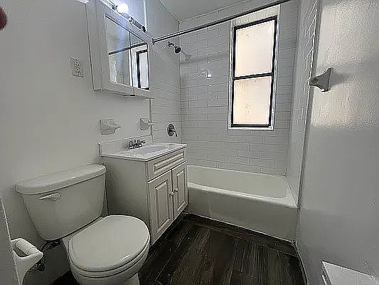 5th image of 946 Bronx Park S #5B