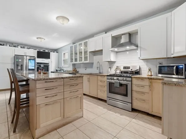 196-196-196A Hamilton St, Dorchester, MA 02122