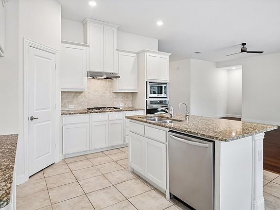 5th image of 2949 Open Range Dr