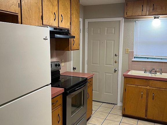 3rd image of 1111 Massey St