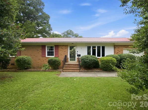 635 Fieldstone Rd, Mooresville, NC 28115