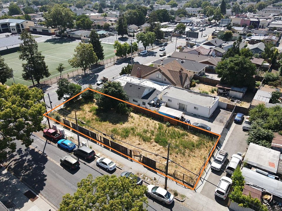 2nd image of 905 S Almaden Ave