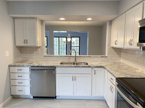 4th image of 2414 Palmeadow