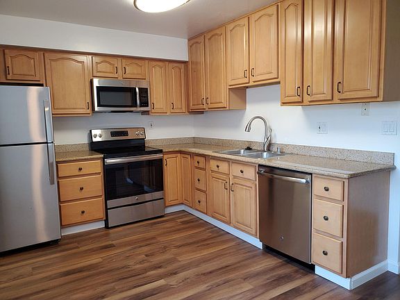 3rd image of 570 University Ave