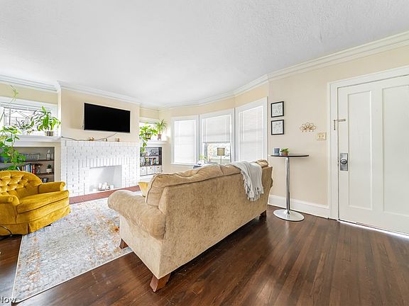3rd image of 2228 Wyandotte Ave