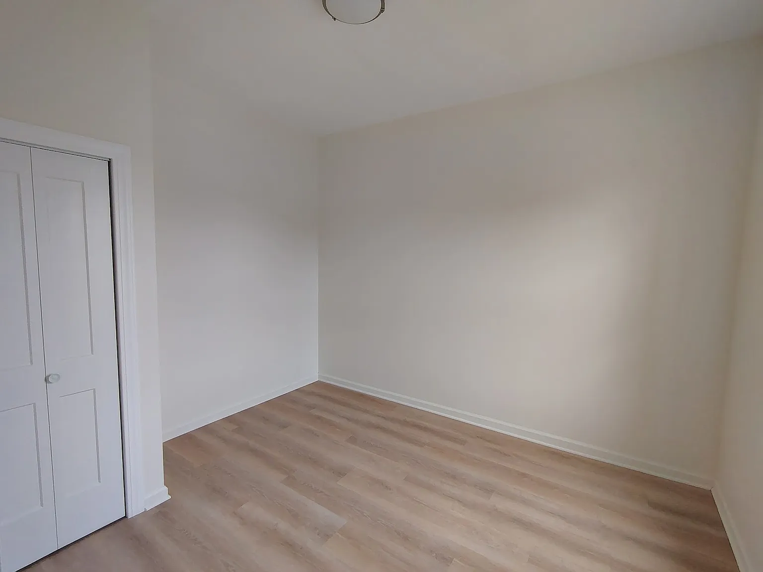 3260 W Le Moyne St — Photo 4
