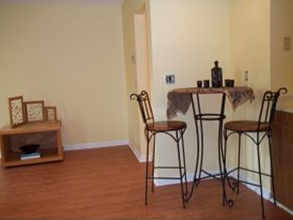 5th image of 337 College St #10-1