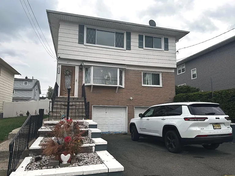 17 Daka Ct #2 — Photo 1