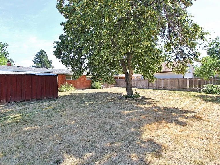 4011 W Greenbrier Dr — Photo 4