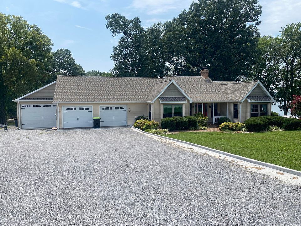 1st image of 652 Carriage Cove Rd