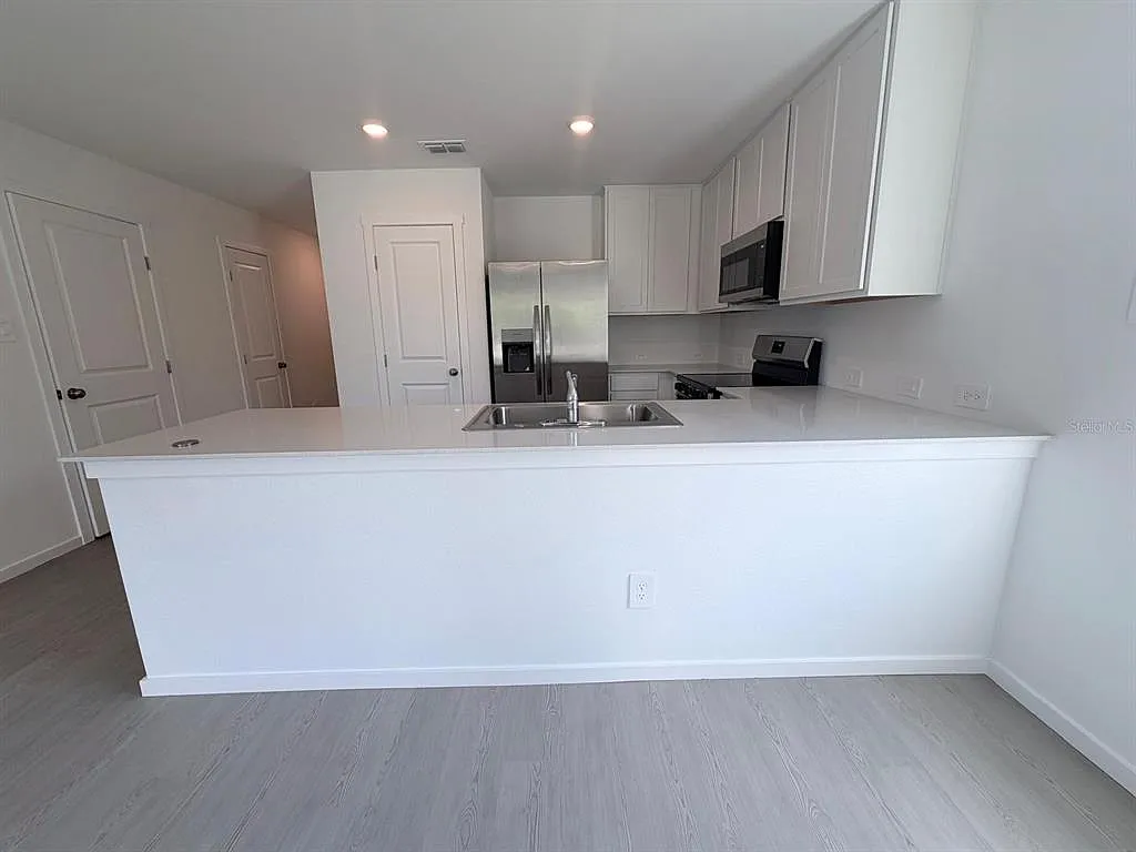 3 bed, 2.5 bath, 1423 sqft, $2,250 — Photo 3