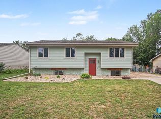 605 W 7th Ave, Lennox, SD 57039