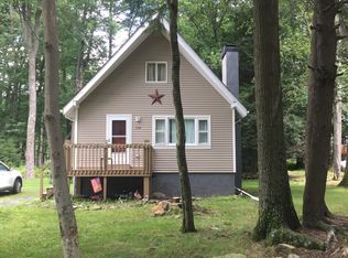 1124 Thunder Dr, Pocono Summit, PA
